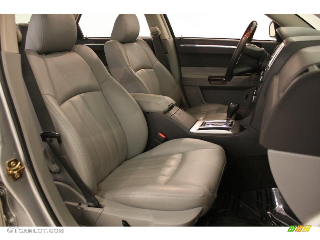 2006 300 C HEMI AWD - Bright Silver Metallic / Dark Slate Gray/Light Slate Gray photo #19