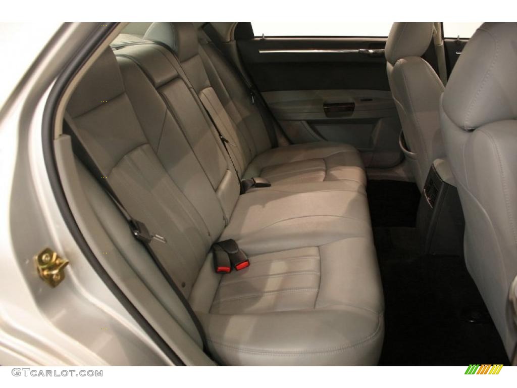 2006 300 C HEMI AWD - Bright Silver Metallic / Dark Slate Gray/Light Slate Gray photo #20