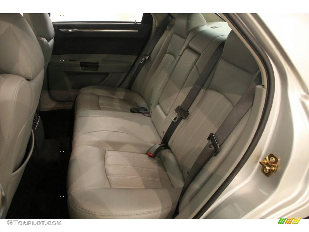 2006 300 C HEMI AWD - Bright Silver Metallic / Dark Slate Gray/Light Slate Gray photo #21