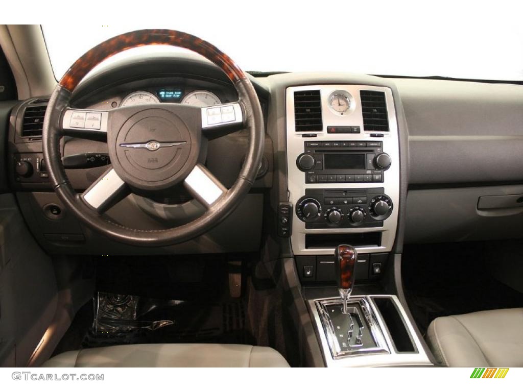 2006 300 C HEMI AWD - Bright Silver Metallic / Dark Slate Gray/Light Slate Gray photo #22