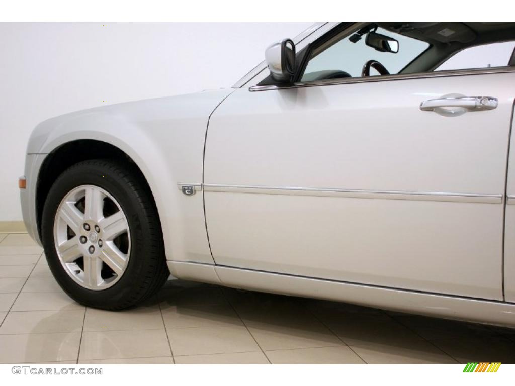 2006 300 C HEMI AWD - Bright Silver Metallic / Dark Slate Gray/Light Slate Gray photo #25