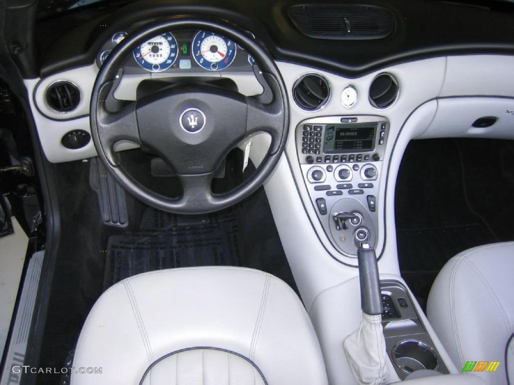 2005 Maserati Spyder Cambiocorsa Grigio Chiaro Dashboard Photo #39449278