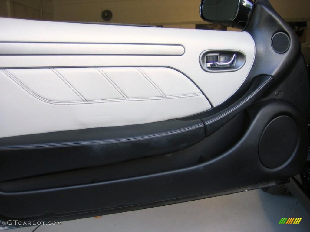 2005 Maserati Spyder Cambiocorsa Grigio Chiaro Door Panel Photo #39449590