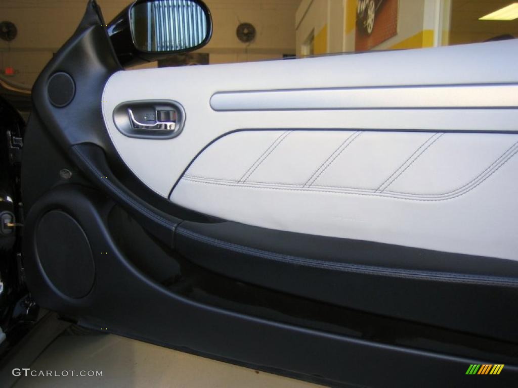 2005 Maserati Spyder Cambiocorsa Grigio Chiaro Door Panel Photo #39449606