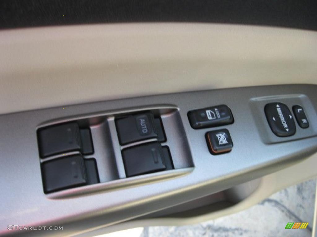 2006 Toyota Prius Hybrid Controls Photo #39449822