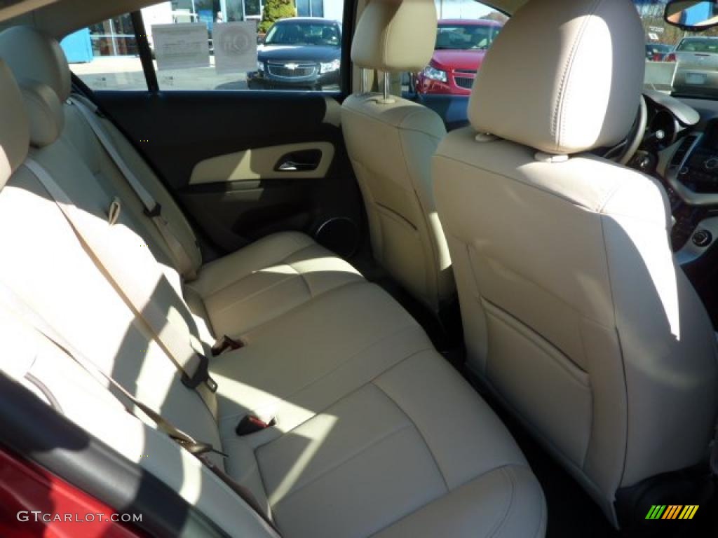 Cocoa/Light Neutral Leather Interior 2011 Chevrolet Cruze LT Photo #39449998
