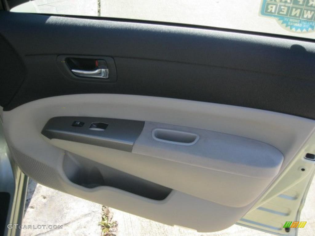 2006 Toyota Prius Hybrid Beige Door Panel Photo #39450074