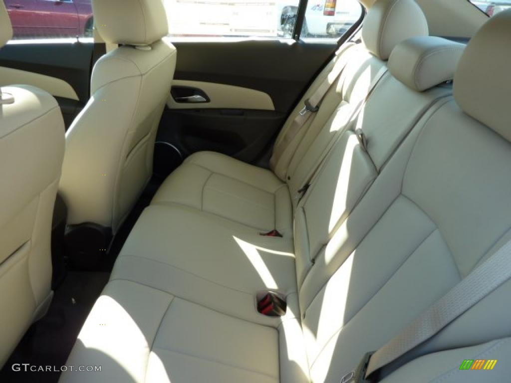 Cocoa/Light Neutral Leather Interior 2011 Chevrolet Cruze LT Photo #39450106