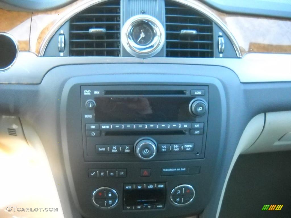 2011 Buick Enclave CXL AWD Controls Photo #39452274