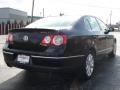 2006 Deep Black Volkswagen Passat 2.0T Sedan  photo #20