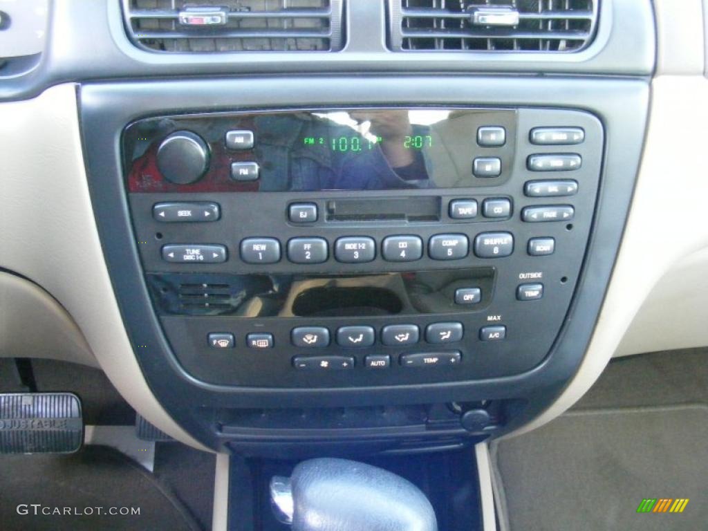 2001 Ford Taurus SEL Controls Photo #39452898