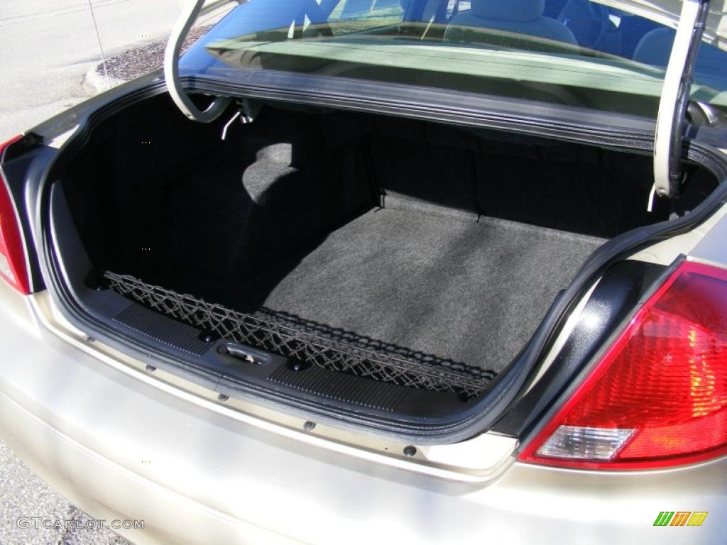 2001 Ford Taurus SEL Trunk Photo #39453013