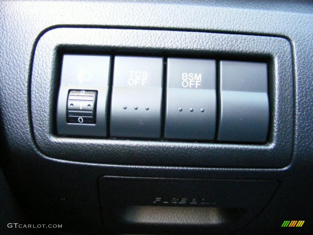 2010 Mazda CX-7 s Grand Touring AWD Controls Photo #39455118