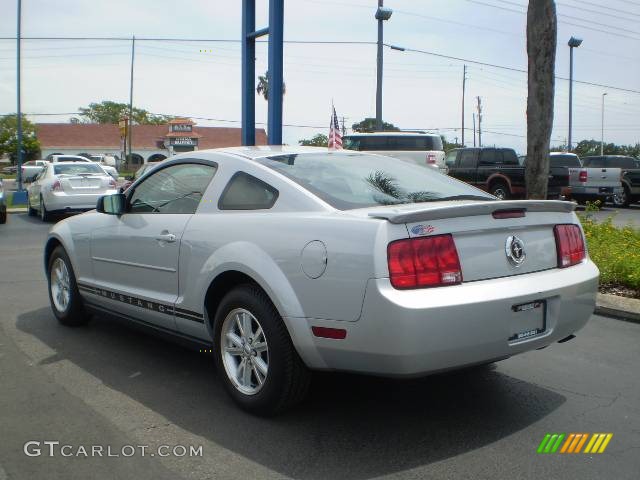 2007 Mustang V6 Deluxe Coupe - Satin Silver Metallic / Light Graphite photo #3