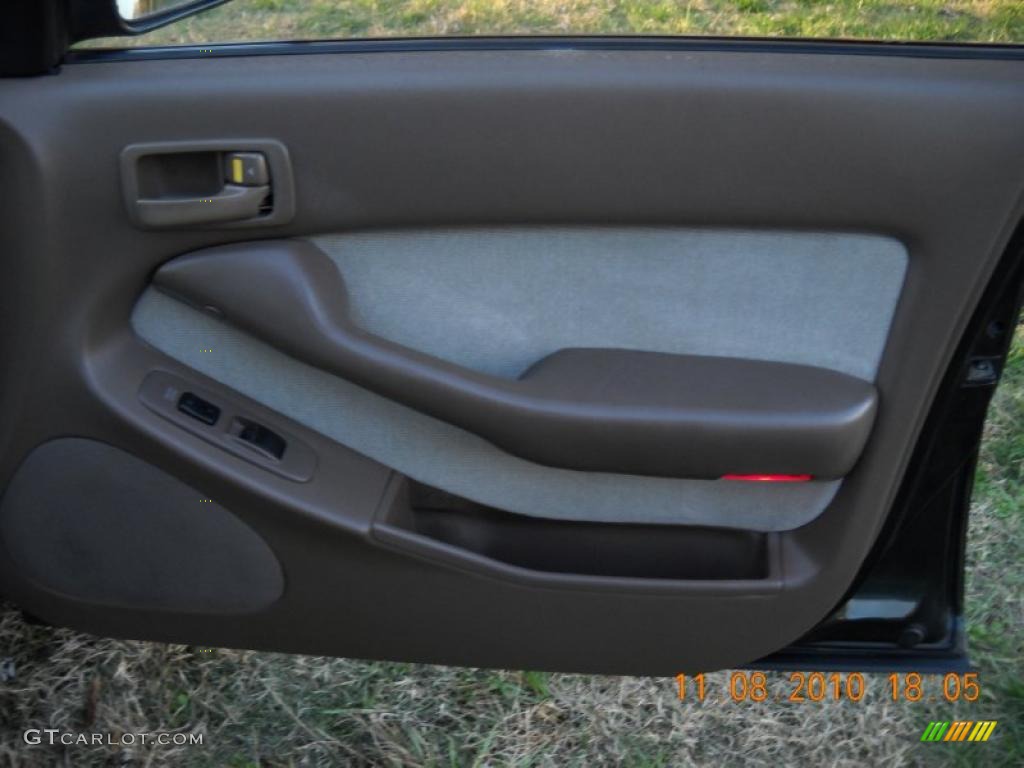 1993 Toyota Camry LE Sedan Beige Door Panel Photo #39456430