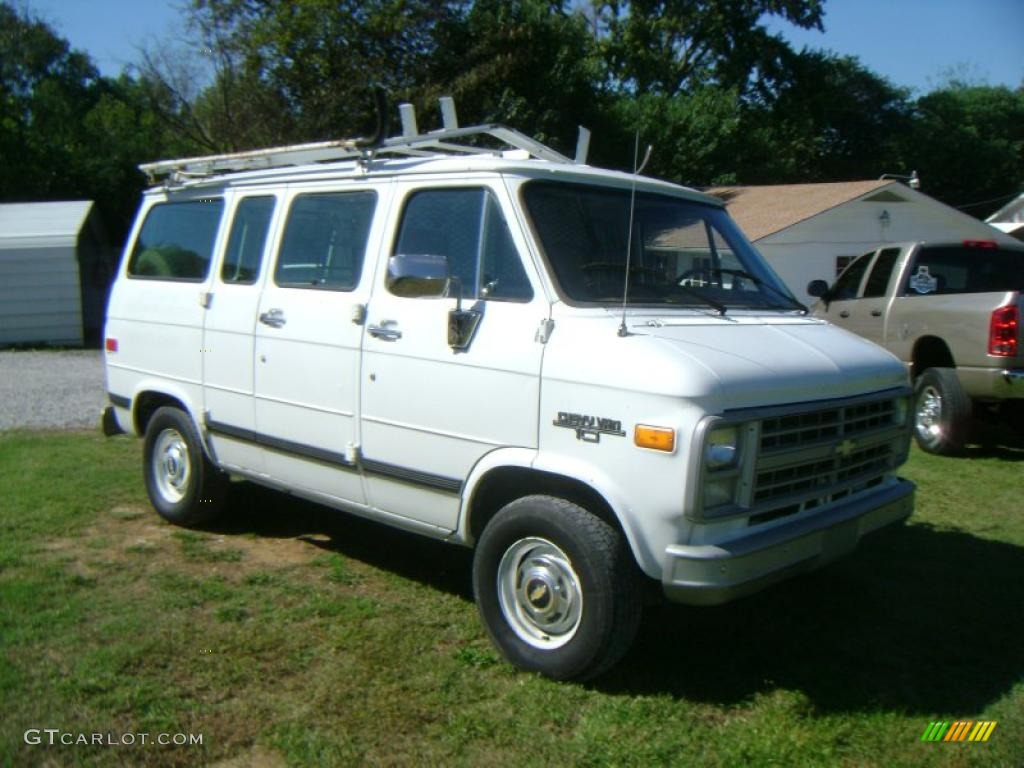1990 Chevy Van G10 Cargo - White / Tan photo #1