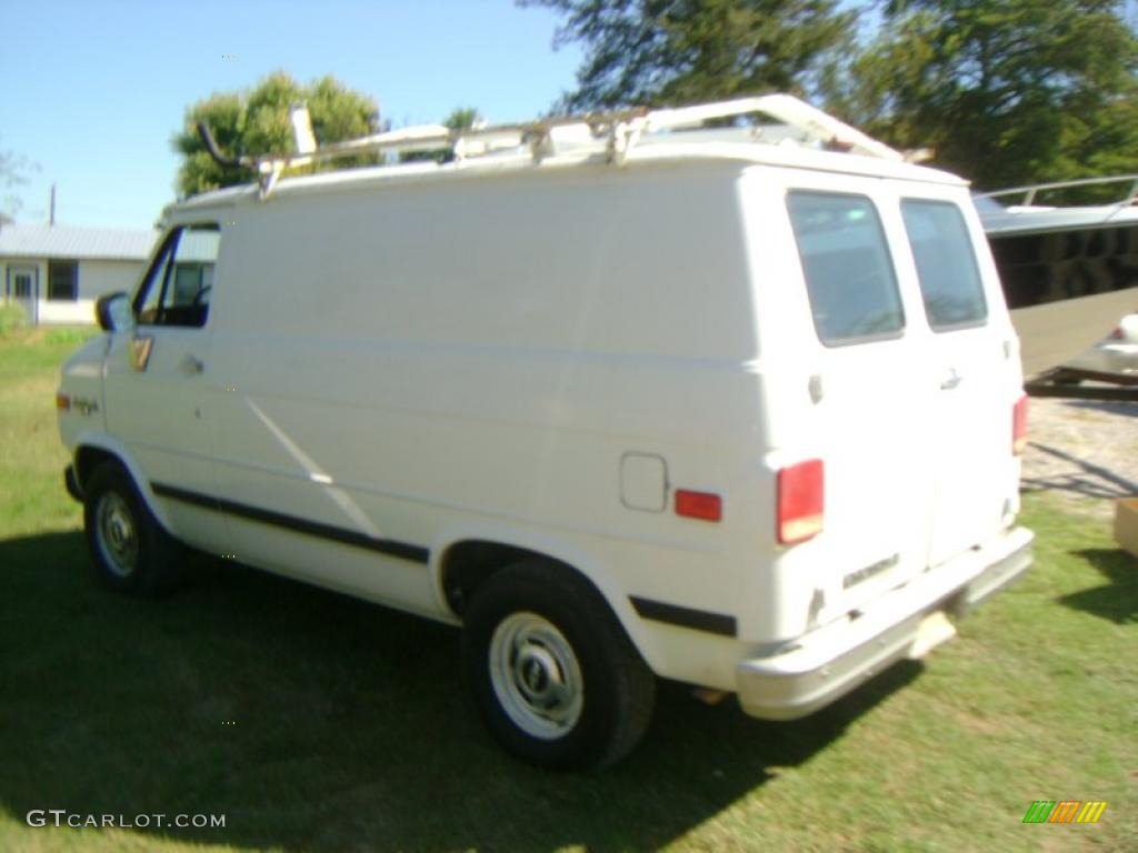1990 Chevy Van G10 Cargo - White / Tan photo #7
