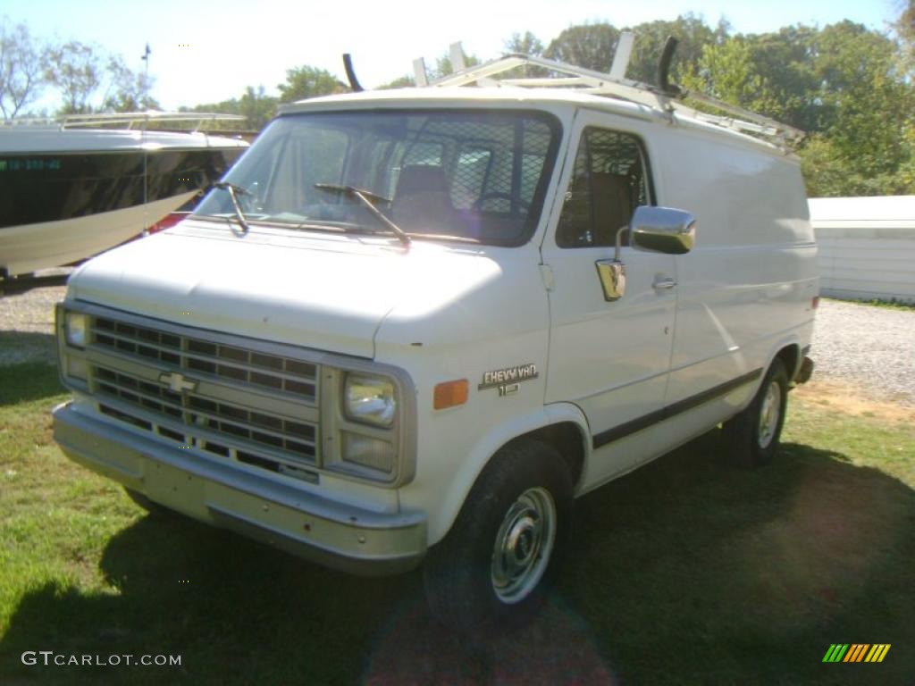 1990 Chevy Van G10 Cargo - White / Tan photo #8