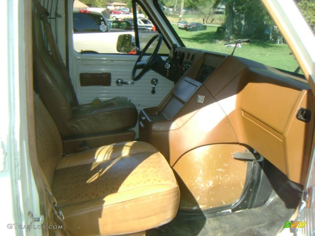 1990 Chevy Van G10 Cargo - White / Tan photo #12