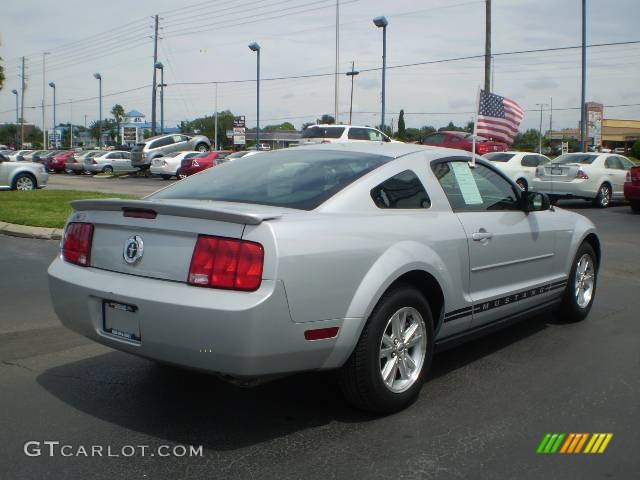2007 Mustang V6 Deluxe Coupe - Satin Silver Metallic / Light Graphite photo #5