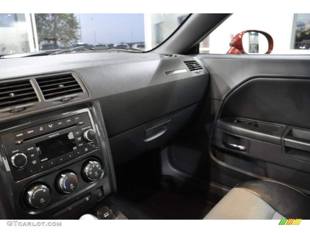 2009 Challenger R/T - Inferno Red Crystal Pearl Coat / Dark Slate Gray photo #20