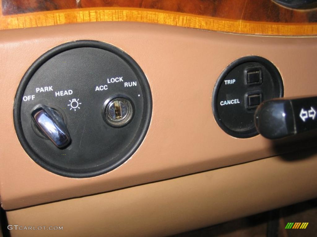 1992 Rolls-Royce Corniche IV Standard Corniche IV Model Controls Photo #39463058