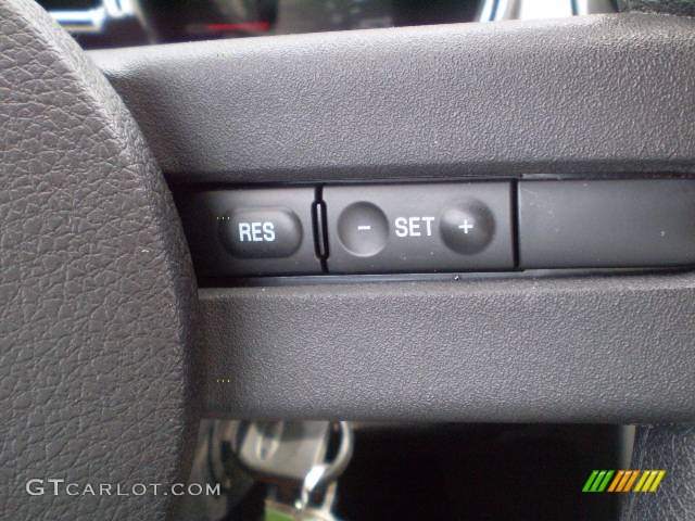 2007 Mustang V6 Deluxe Coupe - Satin Silver Metallic / Light Graphite photo #25