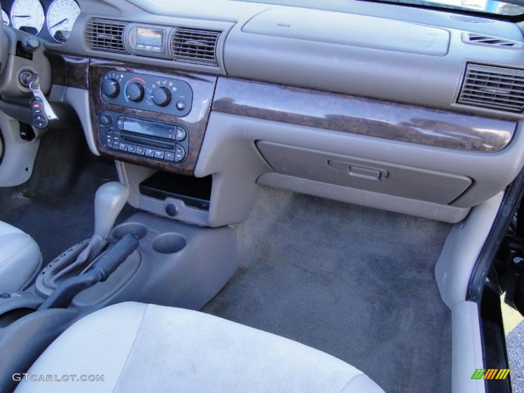 2006 Chrysler Sebring Limited Convertible Light Taupe Dashboard Photo #39468730