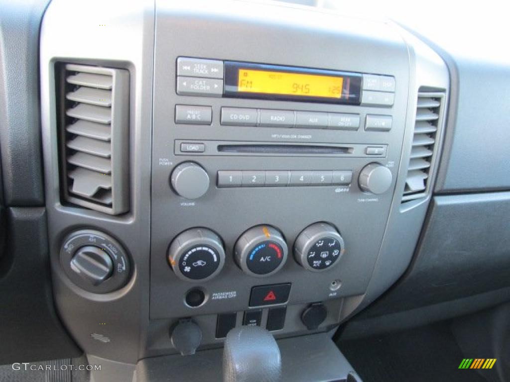2006 Nissan Titan SE Crew Cab 4x4 Controls Photo #39470734