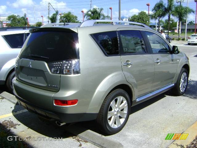 2009 Outlander SE - Desert Sand Beige Metallic / Beige photo #2