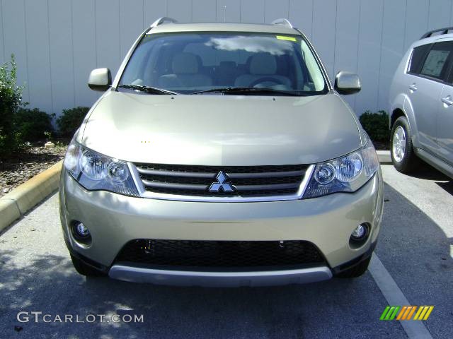 2009 Outlander SE - Desert Sand Beige Metallic / Beige photo #3