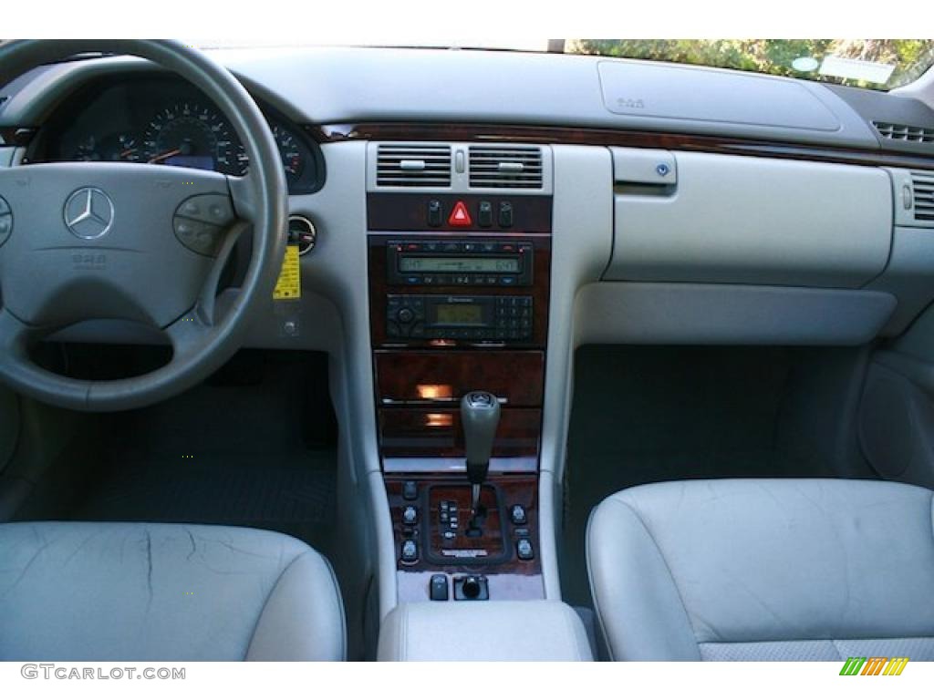 2000 Mercedes-Benz E 320 Sedan Ash Dashboard Photo #39475362