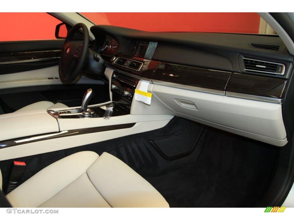 2011 BMW 7 Series 740Li Sedan Oyster/Black Dashboard Photo #39477666