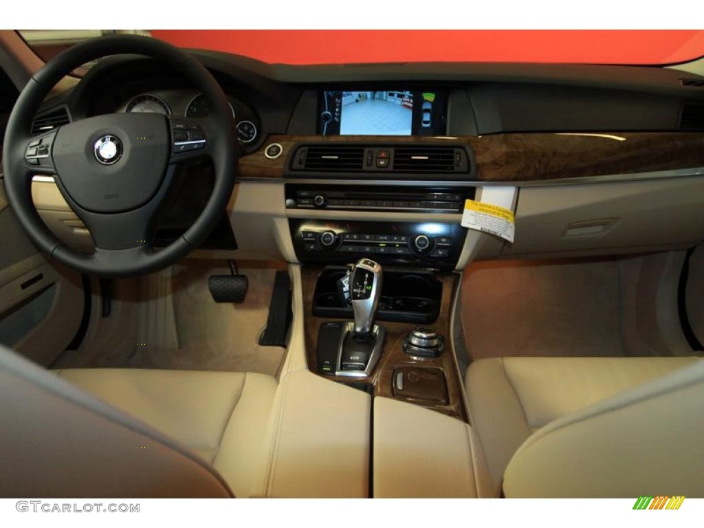 2011 BMW 5 Series 528i Sedan Venetian Beige Dashboard Photo #39480010