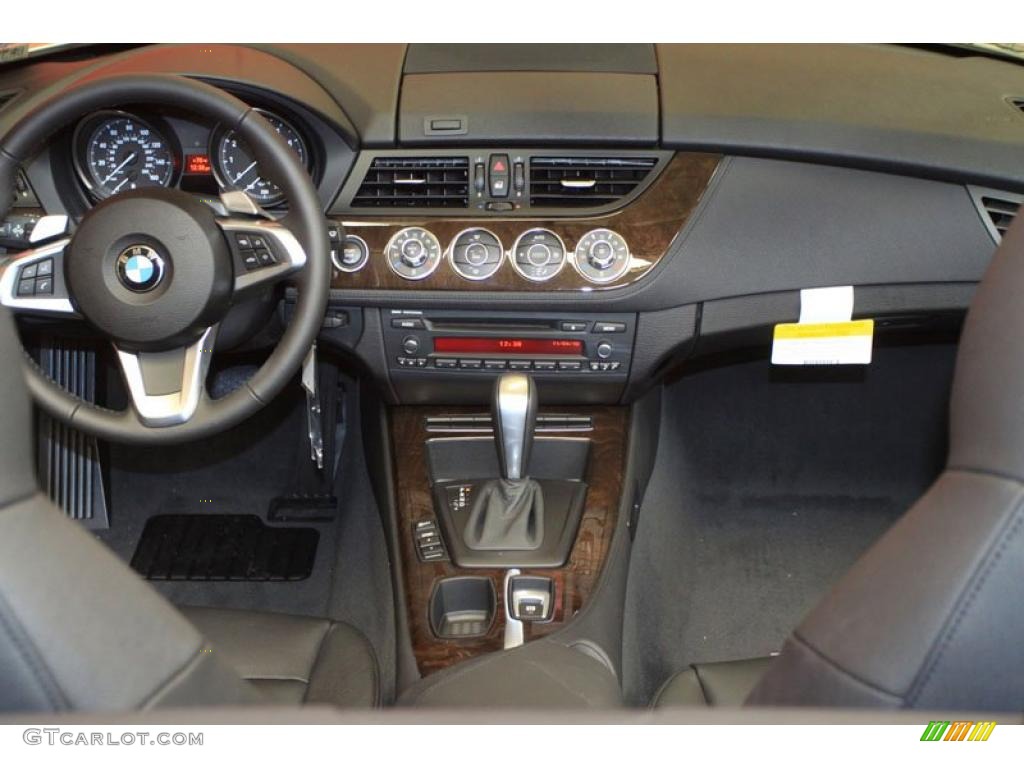 2011 BMW Z4 sDrive30i Roadster Black Dashboard Photo #39484253
