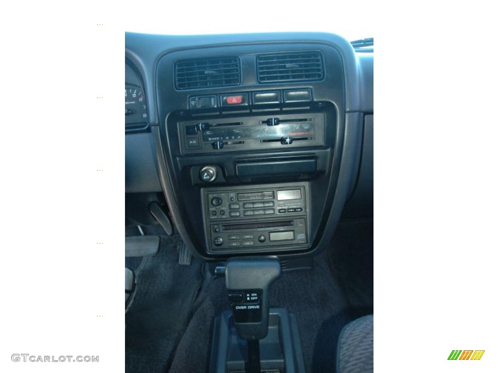1997 Nissan Hardbody Truck SE Extended Cab Controls Photo #39487448