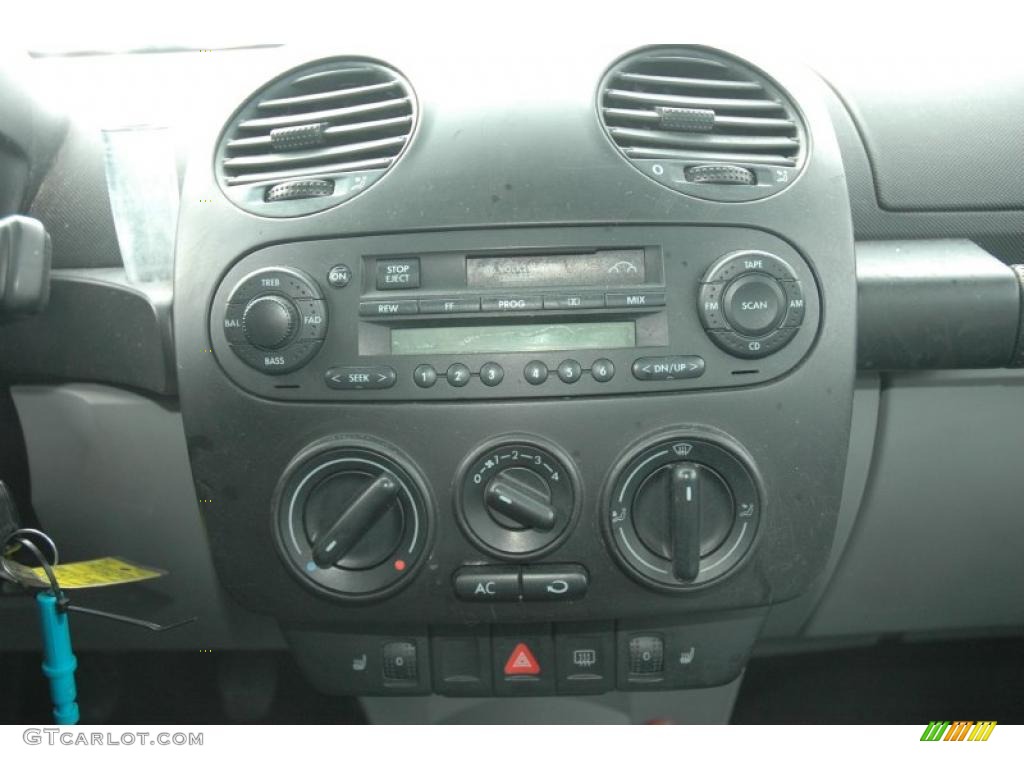 2000 Volkswagen New Beetle GLS TDI Coupe Controls Photo #39491004