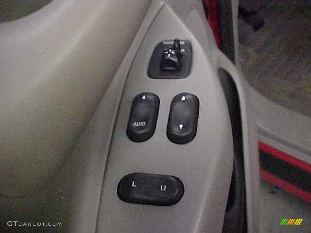 1998 F150 Regular Cab - Bright Red / Medium Graphite photo #16