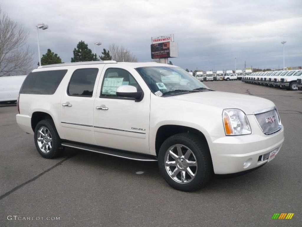 White Diamond Tintcoat GMC Yukon