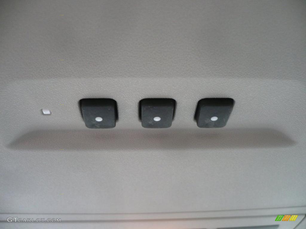 2011 Buick LaCrosse CXL AWD Controls Photo #39504576