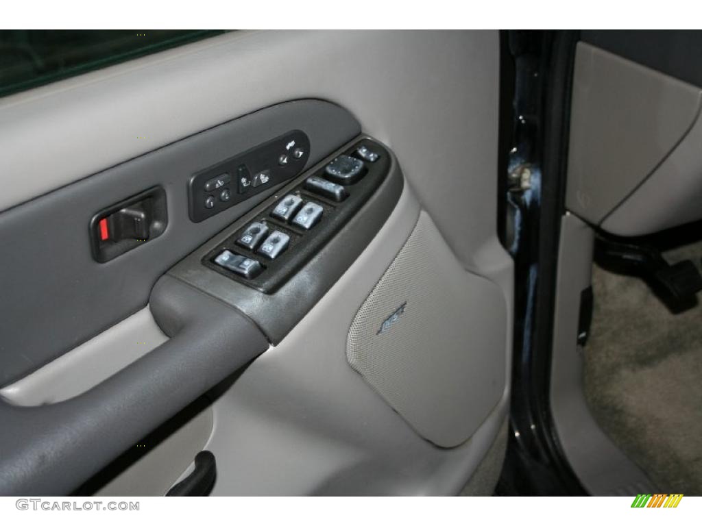 2003 Suburban 2500 LT 4x4 - Black / Gray/Dark Charcoal photo #33