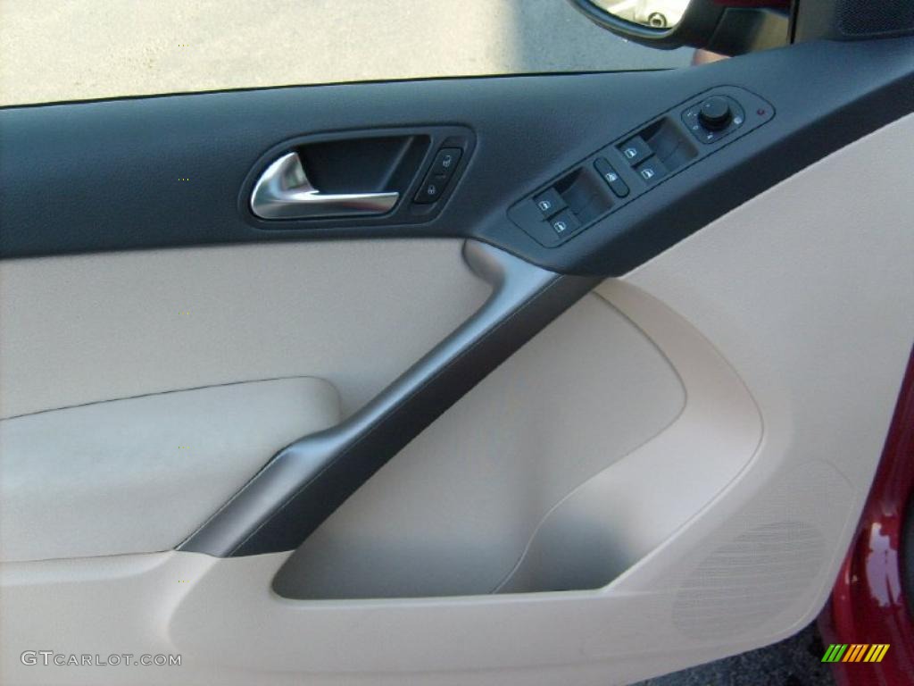 2009 Volkswagen Tiguan SE 4Motion Sandstone Door Panel Photo #39506668