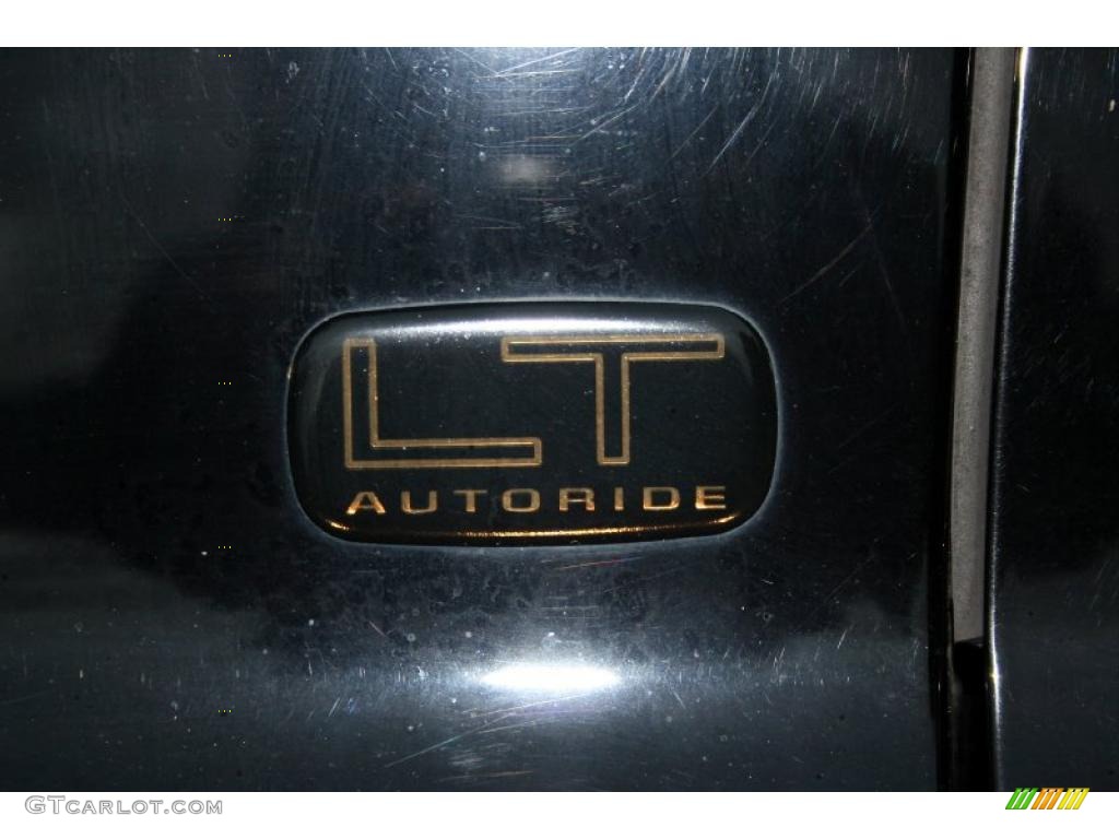 2003 Suburban 2500 LT 4x4 - Black / Gray/Dark Charcoal photo #93