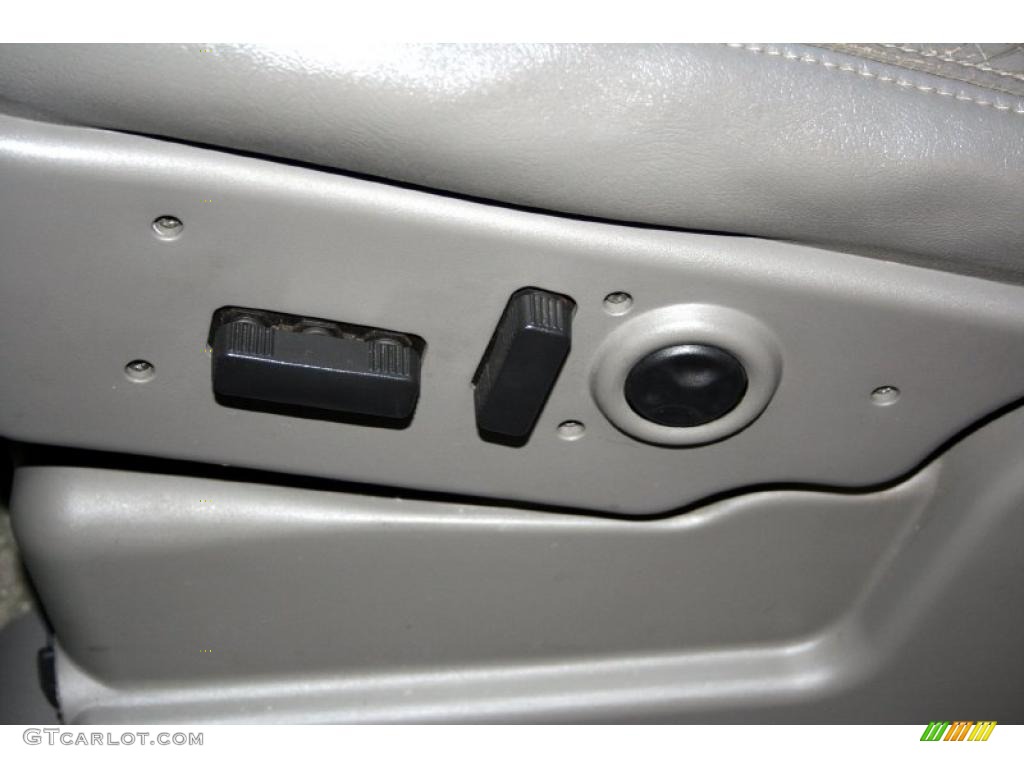 2003 Suburban 2500 LT 4x4 - Black / Gray/Dark Charcoal photo #97