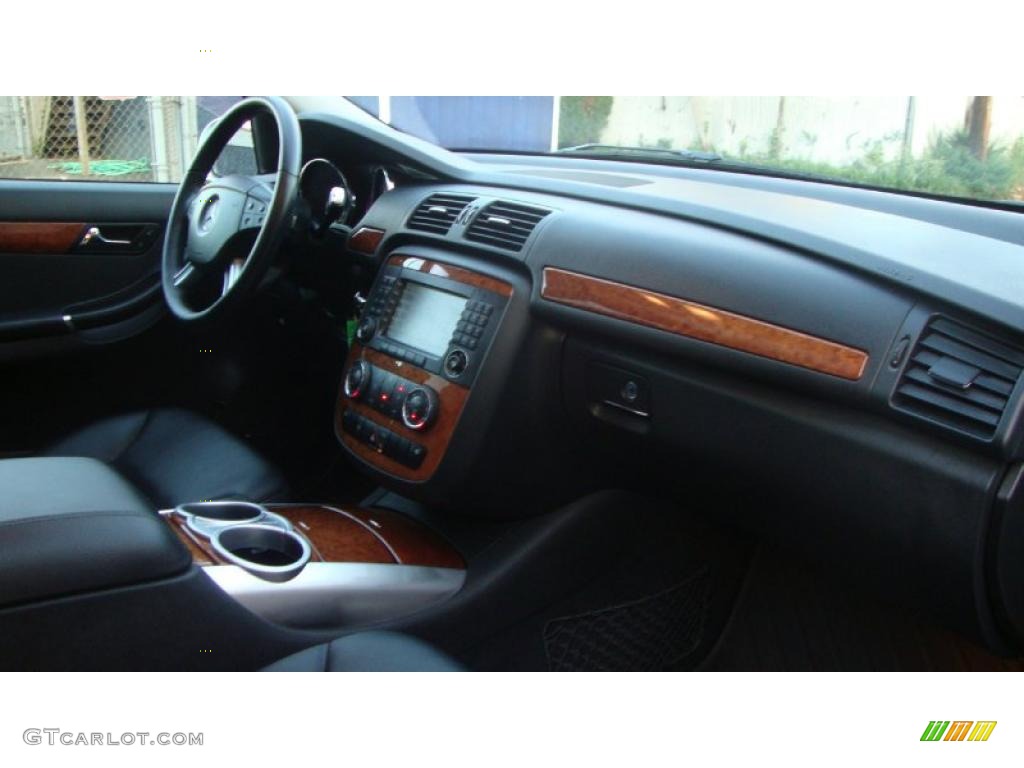 2007 Mercedes-Benz R 350 4Matic Black Dashboard Photo #39509756