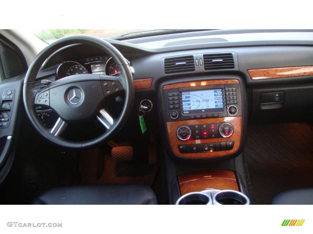 2007 Mercedes-Benz R 350 4Matic Black Dashboard Photo #39509788