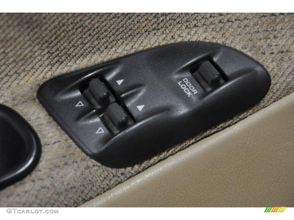 1997 Dodge Ram 1500 Sport Extended Cab Controls Photo #39511048