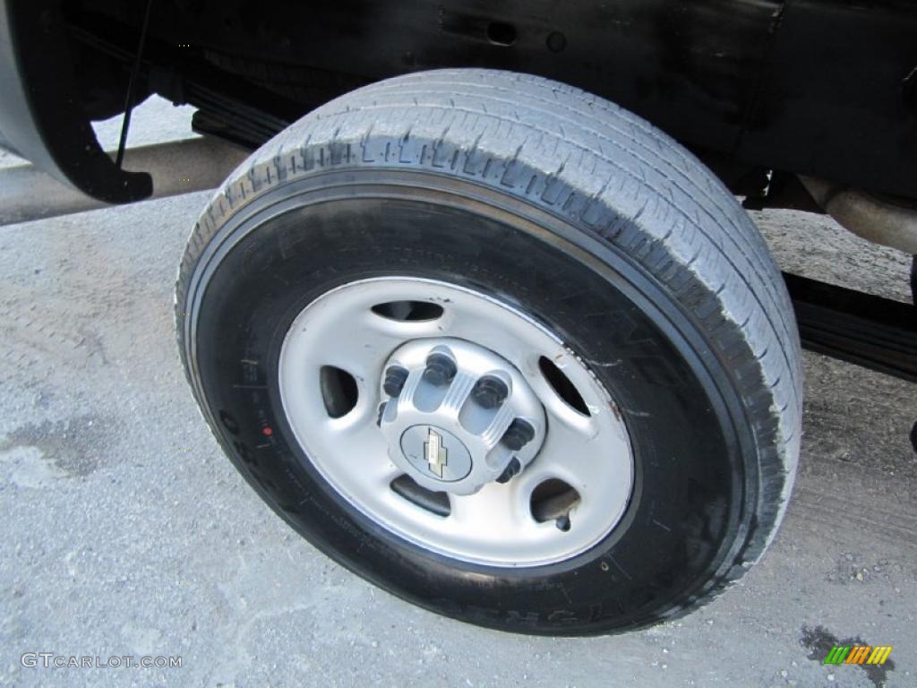 2006 Chevrolet Silverado 2500HD Work Truck Crew Cab Wheel Photo #39511408