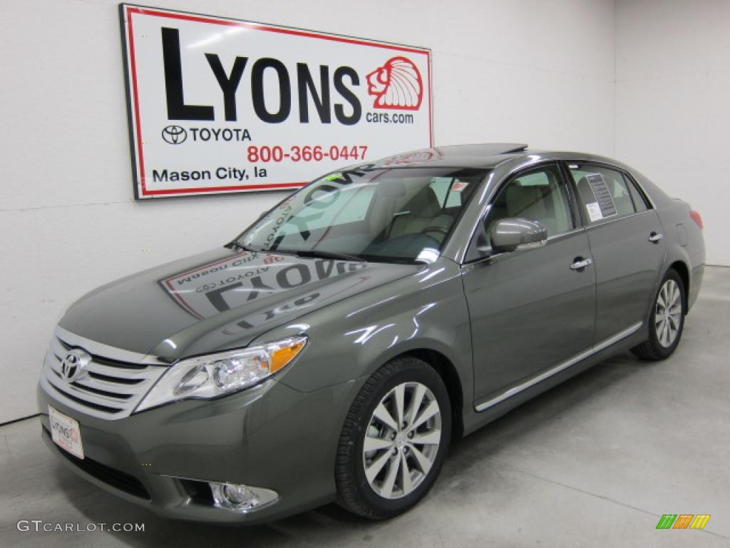 2011 Avalon  - Cypress Green Pearl / Ivory photo #19