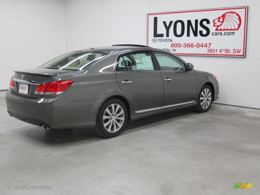 2011 Avalon  - Cypress Green Pearl / Ivory photo #31